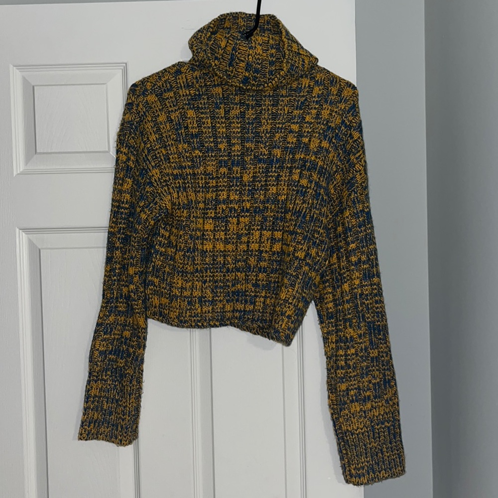 URBAN OUTFITTERS TURTLENECK Worn once - Picture 2 of 3